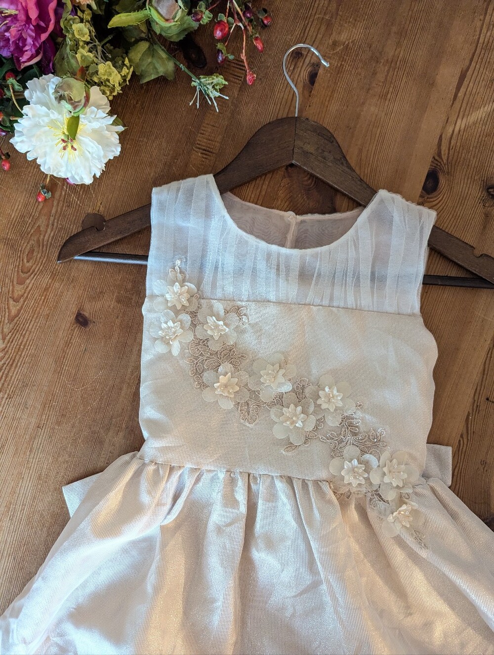 Gorgeous Champagne Like-New Bonnie Jean Girls Special Occasion Dress in Size 10.
